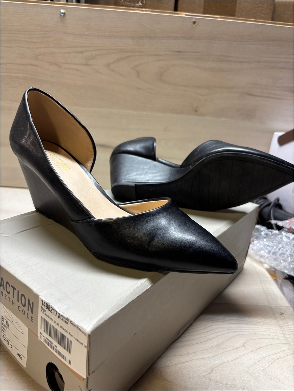 Reaction Kenneth Cole Black Pointed Wedge Pumps #533